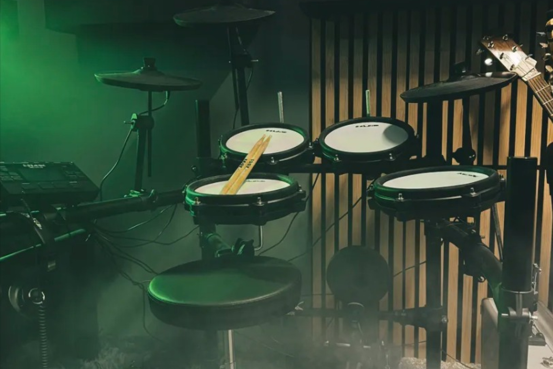 РУМ СТУДИО — оборудование и пульт